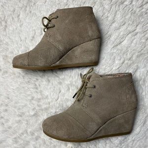 Toms Desert Wedge Taupe Suede Size 6